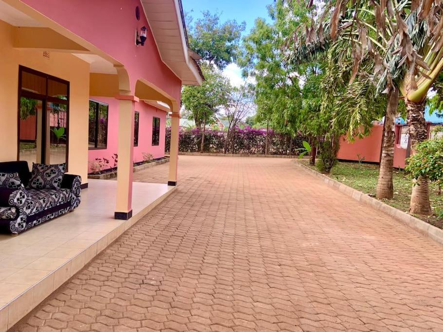 Bungalow X Garten & Terrasse X Wlan X Europaeisch Moshi Buitenkant foto